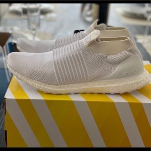 Ultra boost laceless